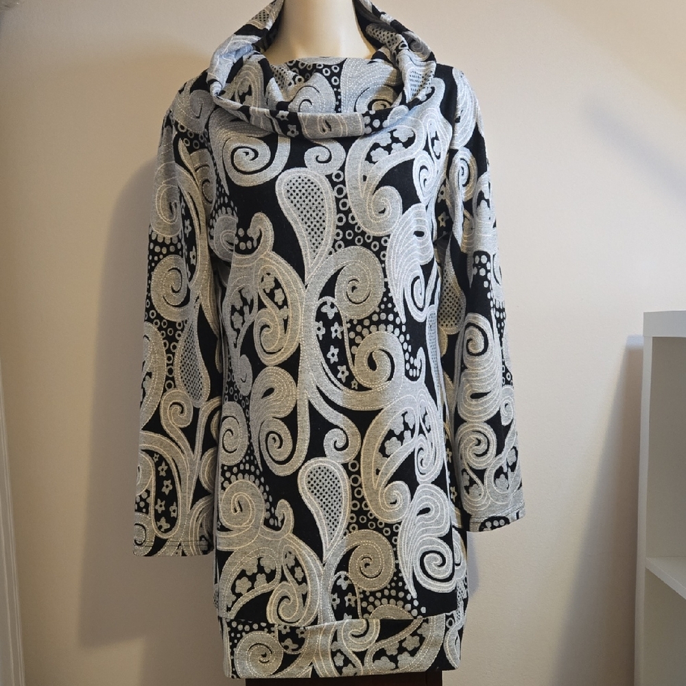 Elegant Black and White Paisley Tunic
